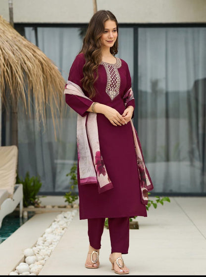 Stoberry – Rayon Embroidered Kurta Set