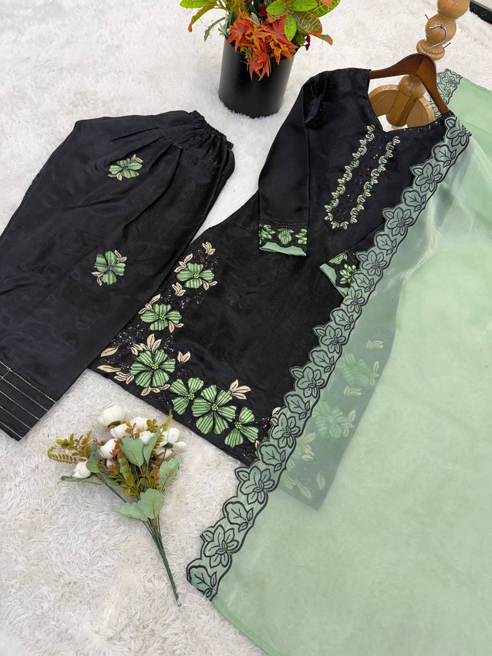 Roman Silk Embroidered Farshi Set