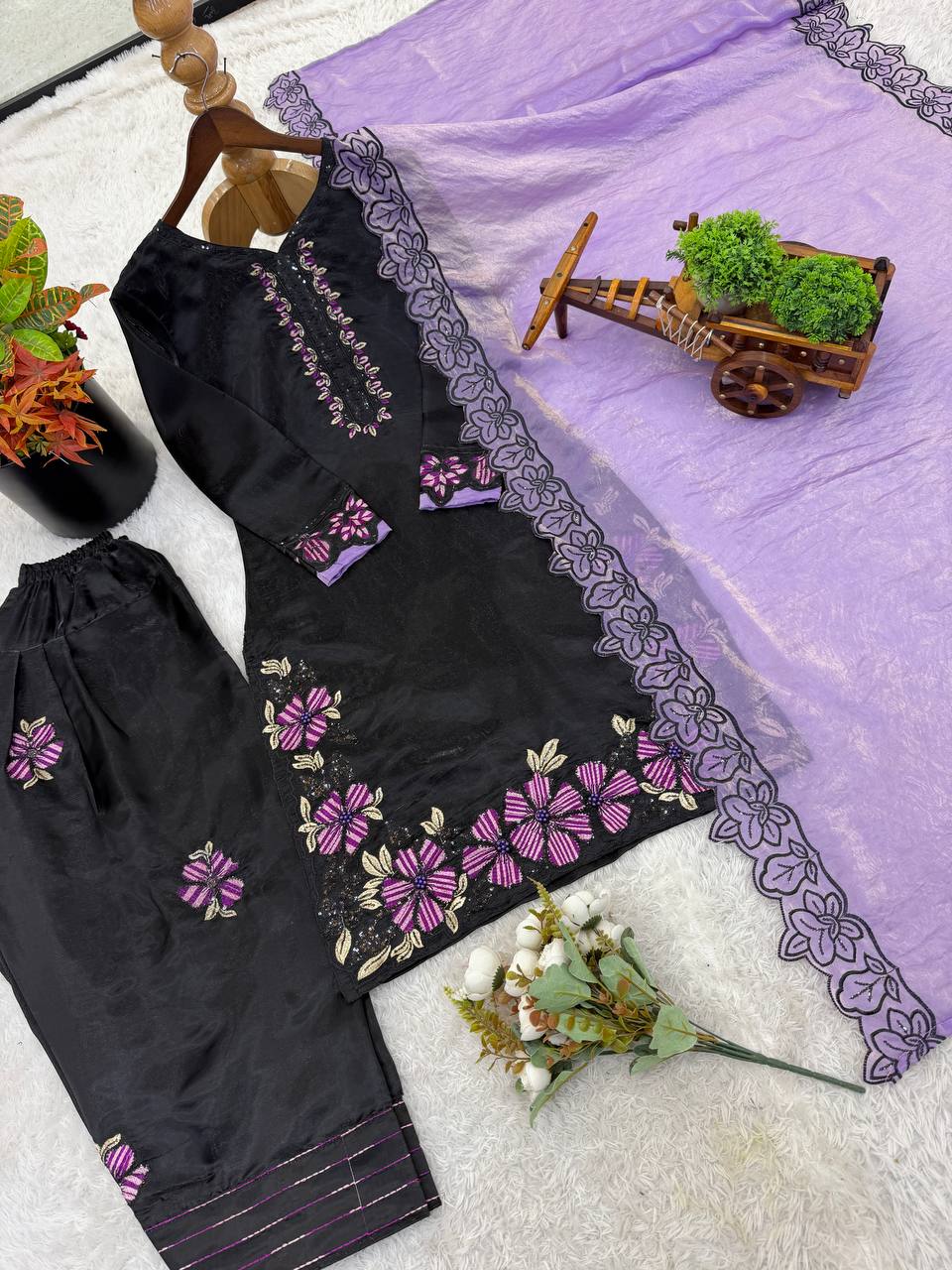Roman Silk Embroidered Farshi Set