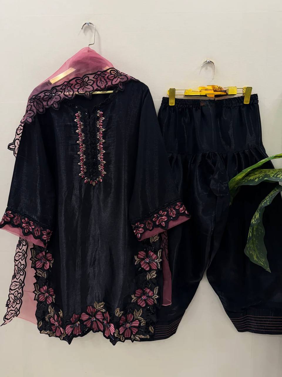 Roman Silk Embroidered Farshi Set