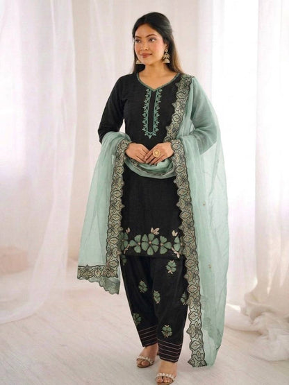 Roman Silk Embroidered Farshi Set