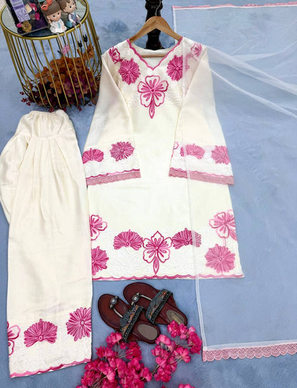 Roman Glass Embroidered Set