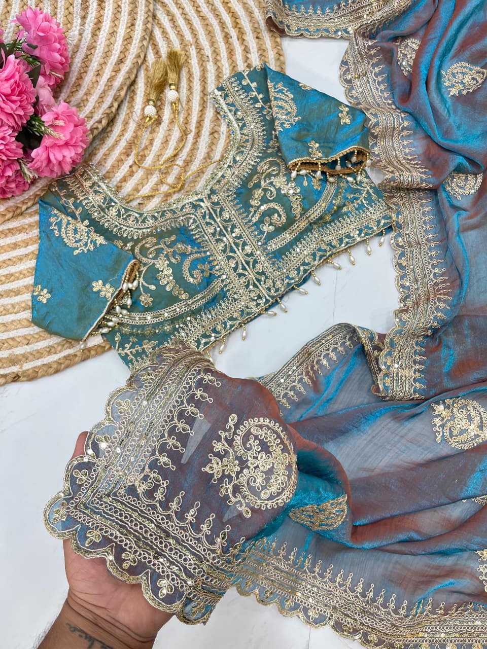 Fendy Chiffon Two-Tone Embroidered Saree